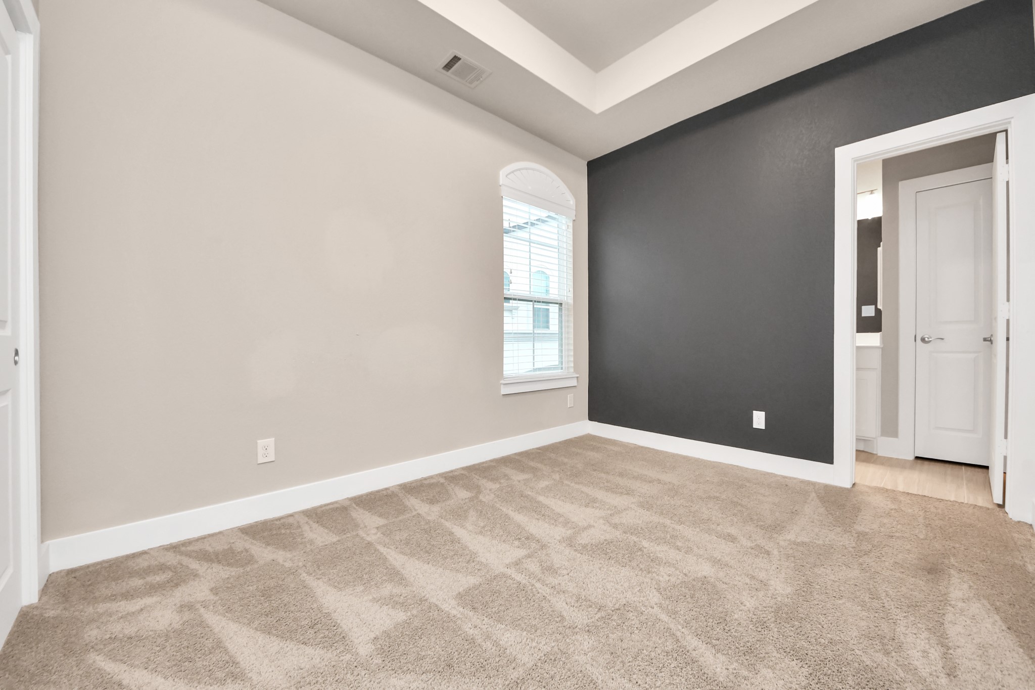 2704 Freund Street Houston, TX 77003 - Photo 22 of 45 an empty room with windows and closet