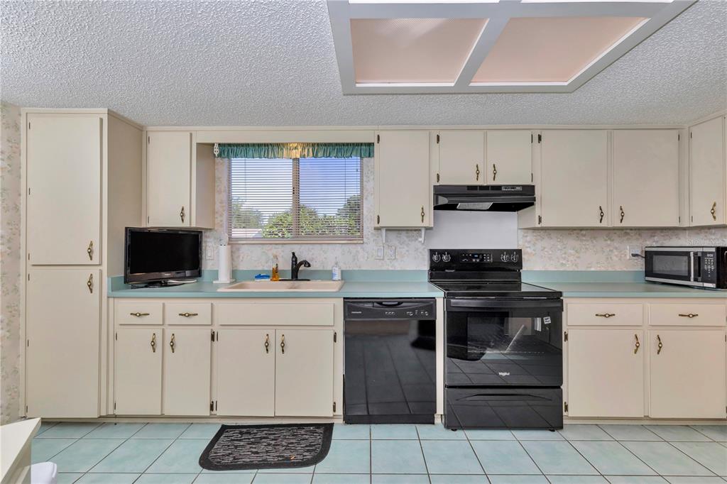 8157 Southwest 108th St Road Ocala, FL 34481 - Photo 16 of 42