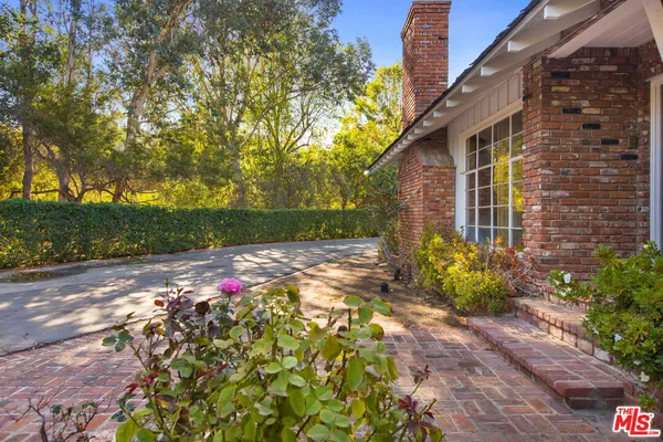 $13,995 | 19471 Rosita Street, Tarzana, CA 91356