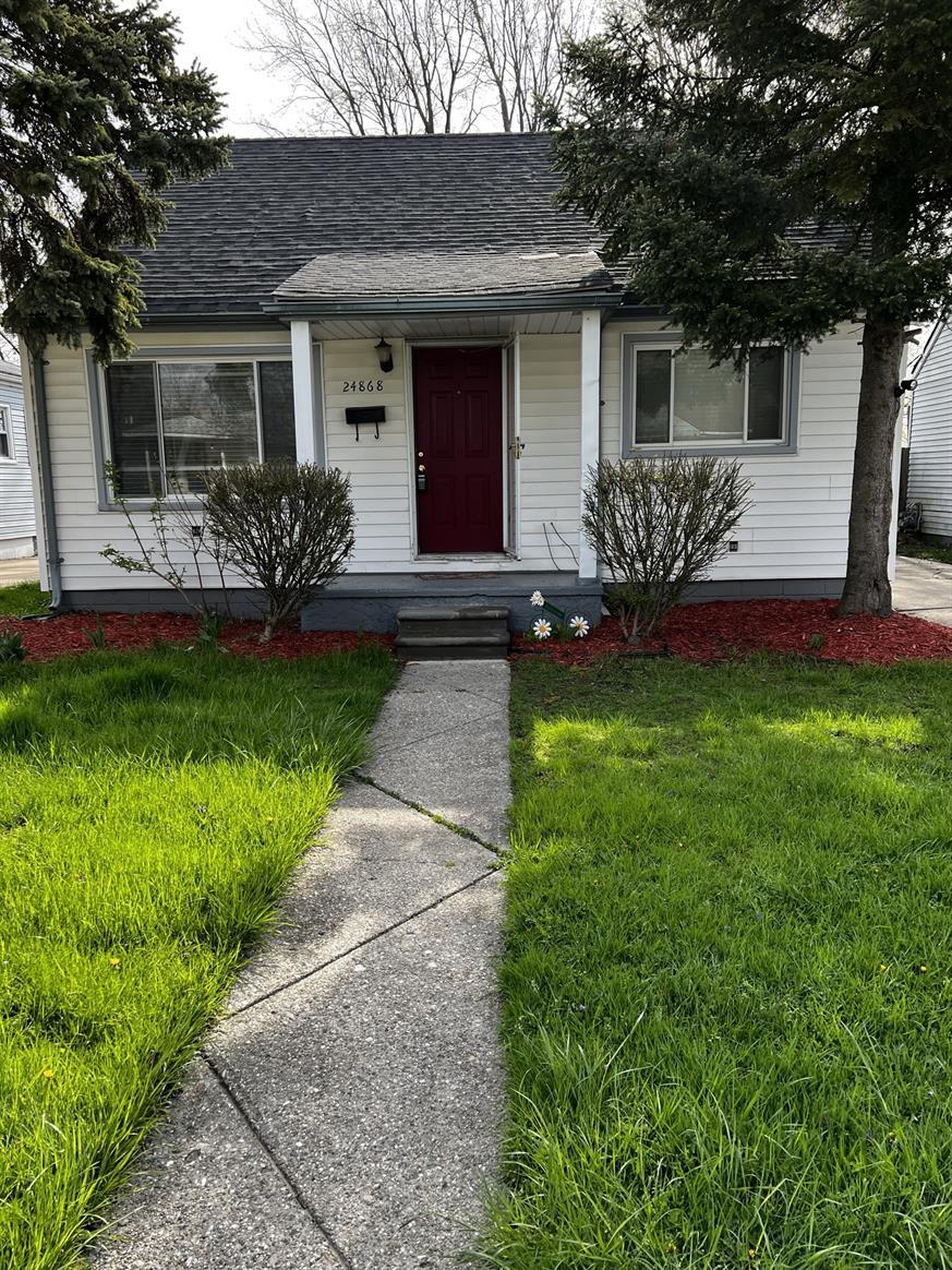 24868 Grove Avenue Eastpointe, MI 48021 - Photo 1 of 10 IMG_7317