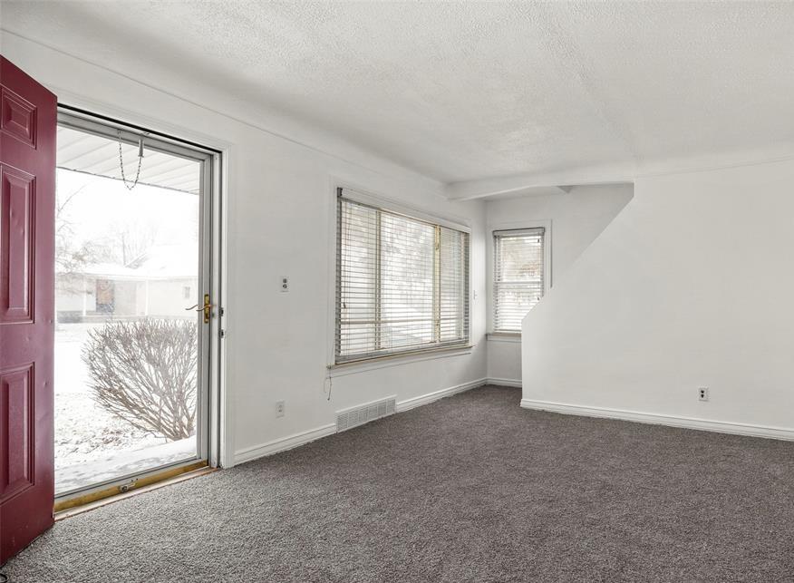 24868 Grove Avenue Eastpointe, MI 48021 - Photo 2 of 10 IMG_4573
