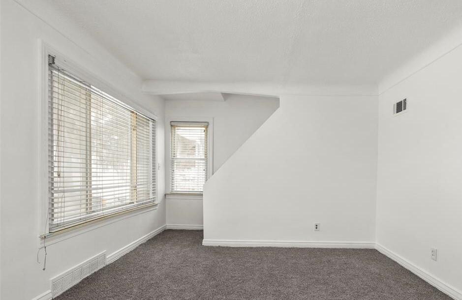24868 Grove Avenue Eastpointe, MI 48021 - Photo 3 of 10 IMG_4574
