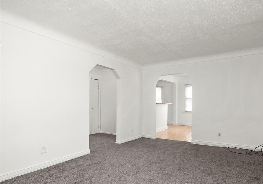 24868 Grove Avenue Eastpointe, MI 48021 - Photo 4 of 10 IMG_4576