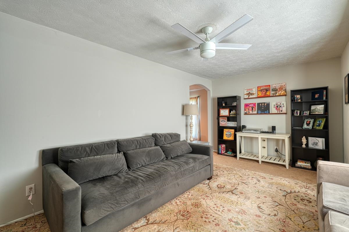 1406 Ridge Road Greenville, SC 29607 - Photo 4 of 36 Gallery Image 4