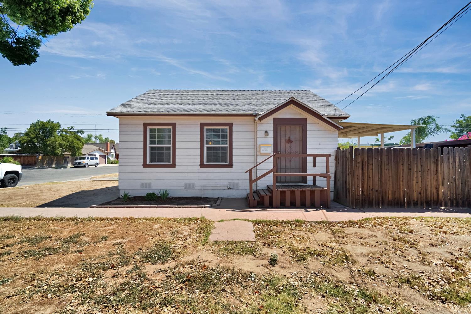 516 West 7th Street Madera, CA 93637 - Photo 3 of 34
