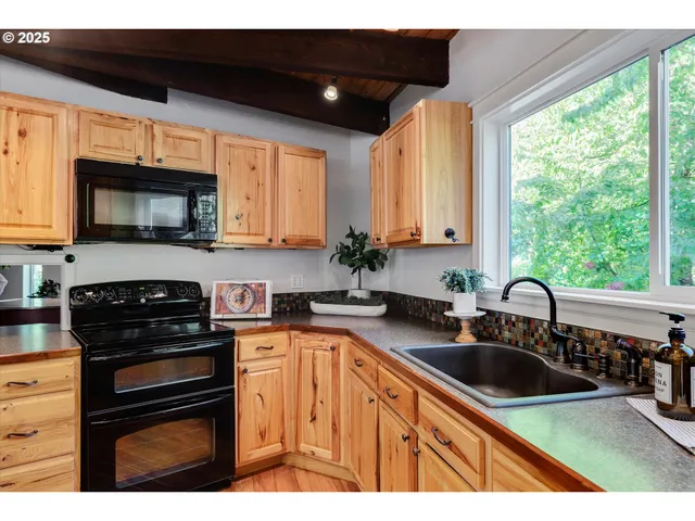 $1,395,000 | 7755 Southwest Bracken Drive, Cornelius, OR 97113