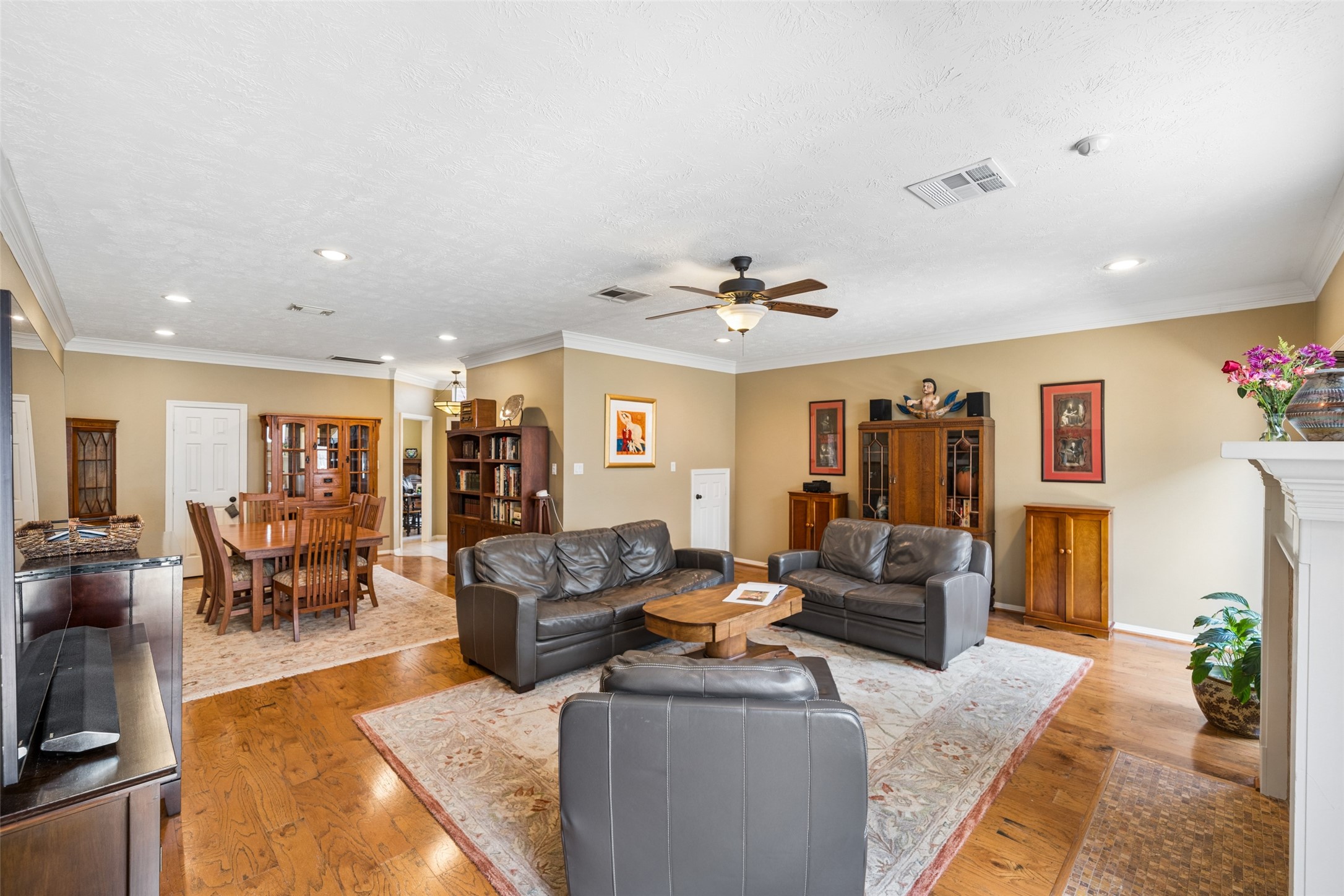 5232 Eigel Street Houston, TX 77007 - Photo 8 of 41