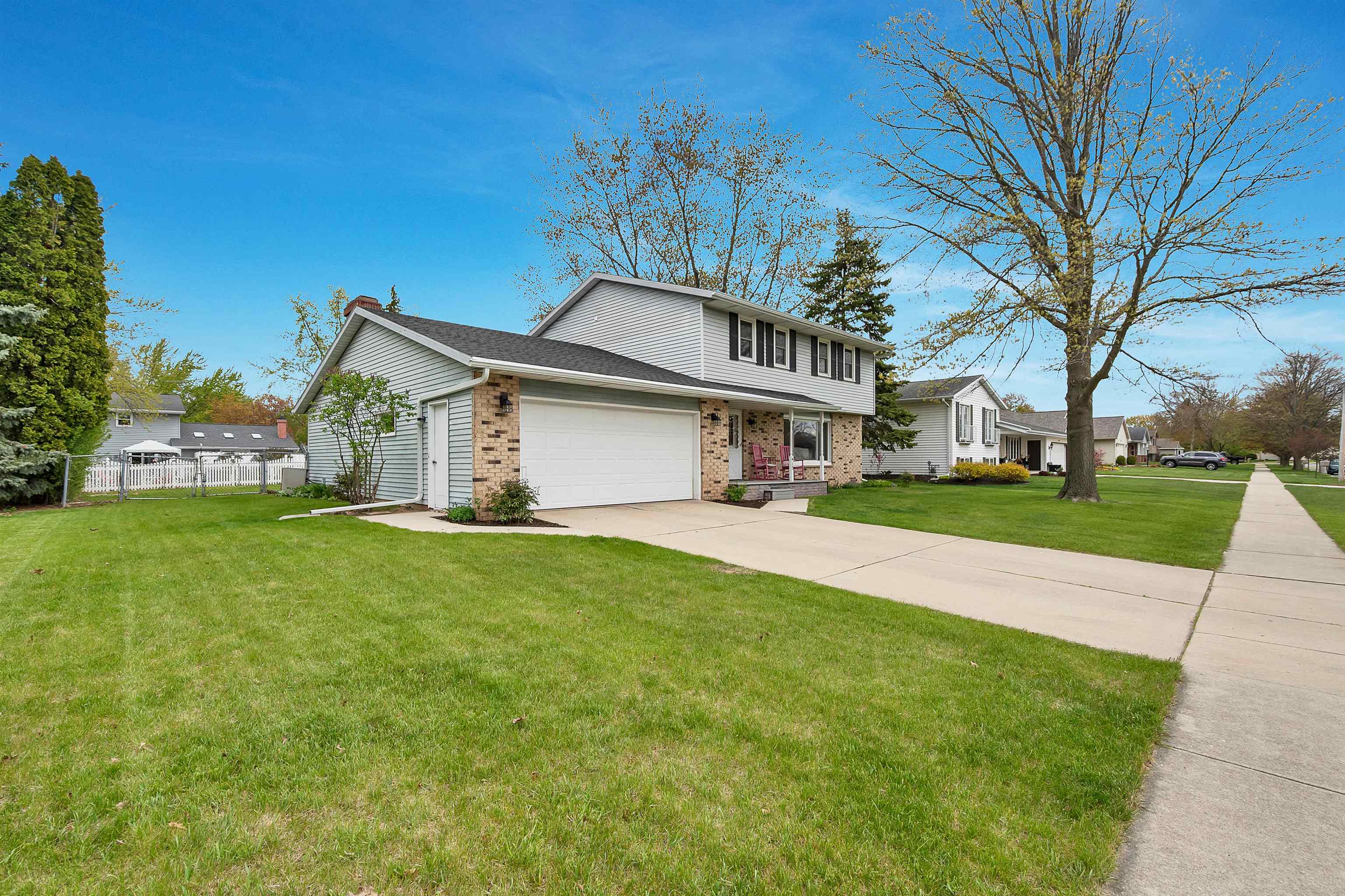 413 South Good Hope Road De Pere, WI 54115 - Photo 11 of 58