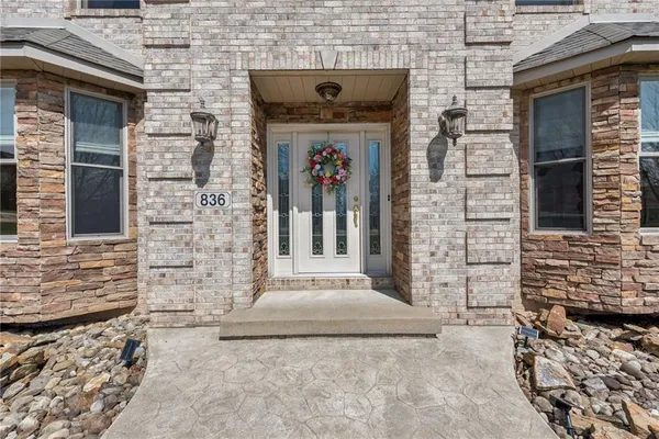 $680,000 | 836 Forest Oaks Trail, North Huntingdon, PA 15642