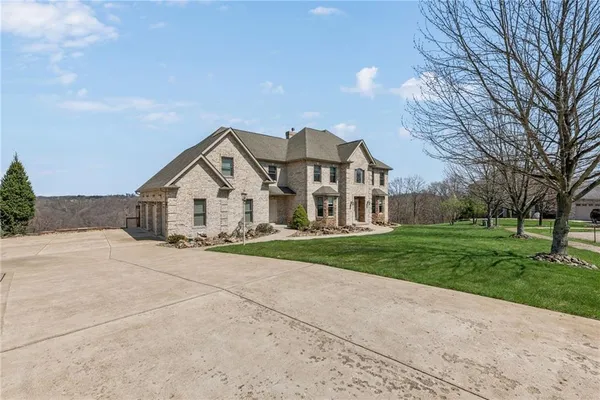 $680,000 | 836 Forest Oaks Trail, North Huntingdon, PA 15642