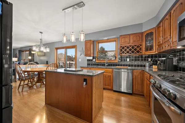 $415,000 | 1122 Yorkshire Drive South, Sycamore, IL 60178