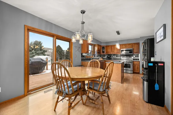 $415,000 | 1122 Yorkshire Drive South, Sycamore, IL 60178