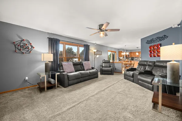 $415,000 | 1122 Yorkshire Drive South, Sycamore, IL 60178