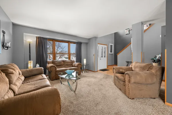 $415,000 | 1122 Yorkshire Drive South, Sycamore, IL 60178