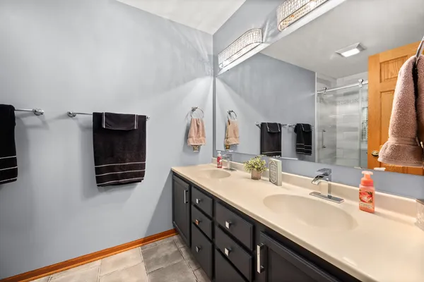 $415,000 | 1122 Yorkshire Drive South, Sycamore, IL 60178