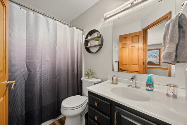 $415,000 | 1122 Yorkshire Drive South, Sycamore, IL 60178