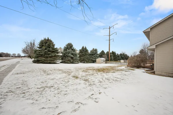 $415,000 | 1122 Yorkshire Drive South, Sycamore, IL 60178