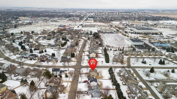$415,000 | 1122 Yorkshire Drive South, Sycamore, IL 60178