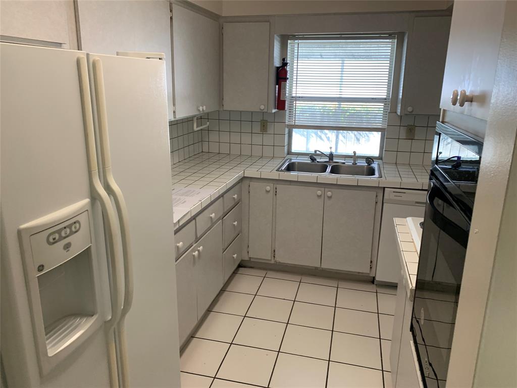 1820 Southwest 96th Terrace Miramar, FL 33025 - Photo 3 of 4