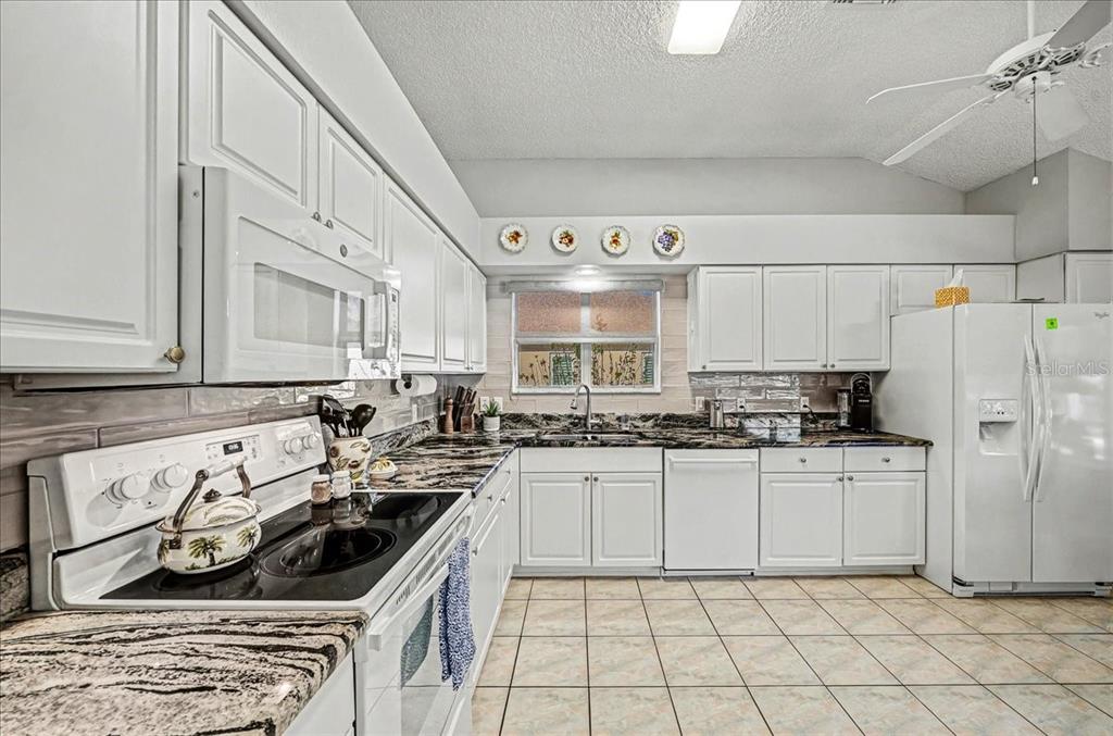 922 Soledad Way The Villages, FL 32159 - Photo 11 of 82