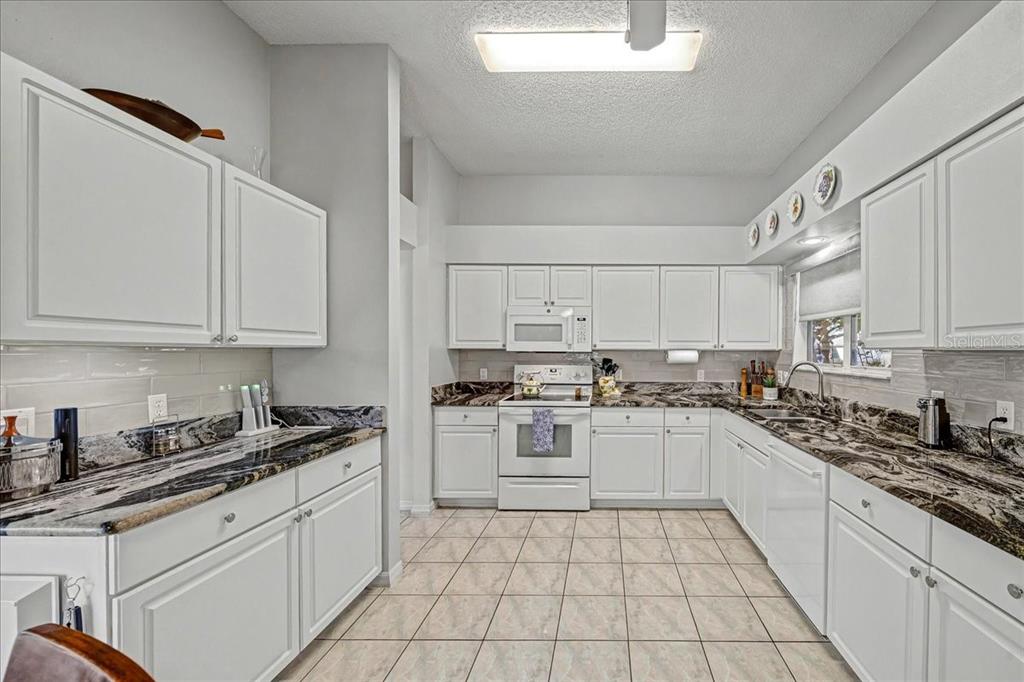 922 Soledad Way The Villages, FL 32159 - Photo 13 of 82