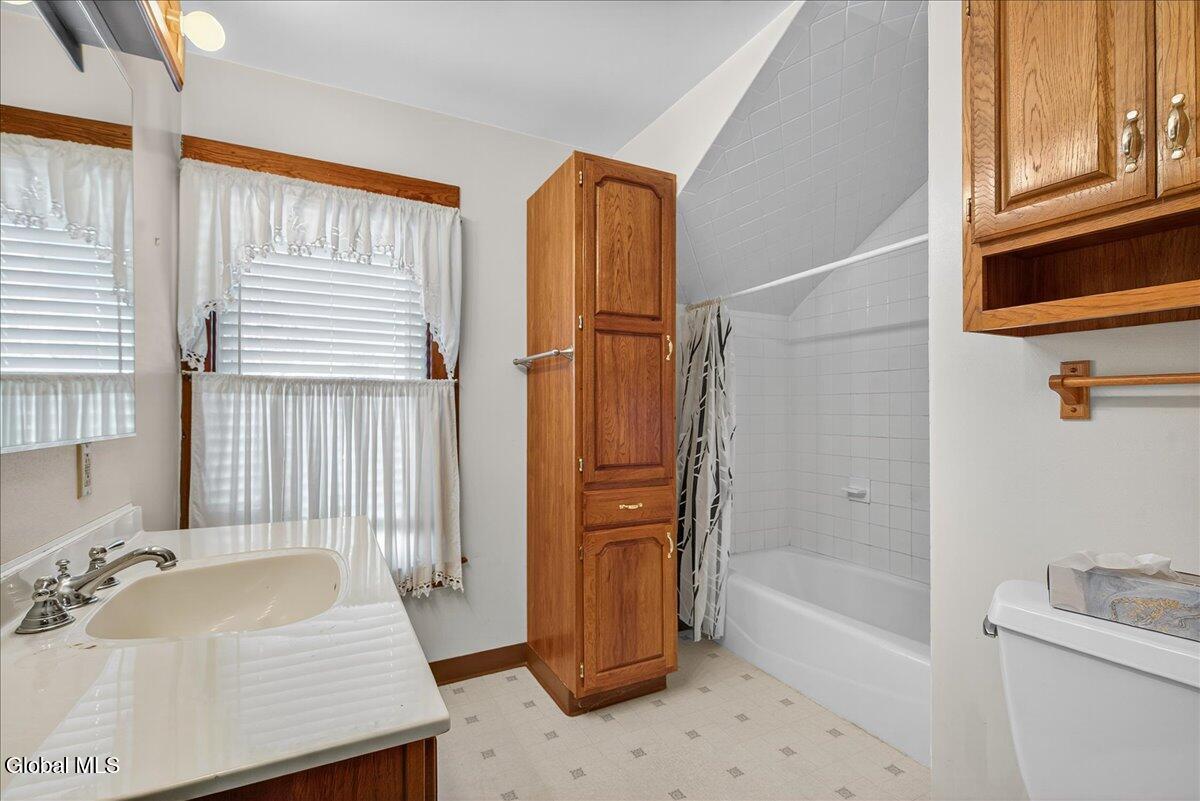 1060 Keyes Avenue Schenectady, NY 12309 - Photo 22 of 31 03-1060 KEYES-33