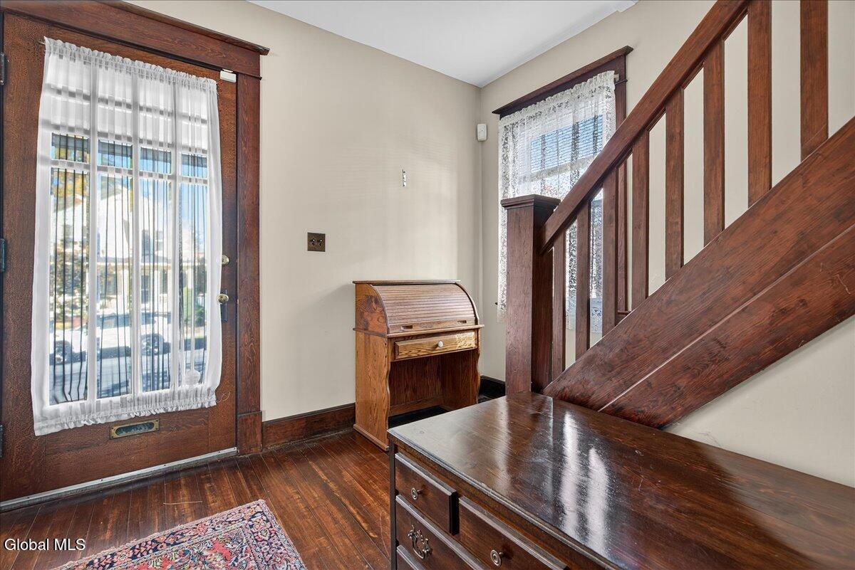 1060 Keyes Avenue Schenectady, NY 12309 - Photo 4 of 31 26-1060 KEYES-10