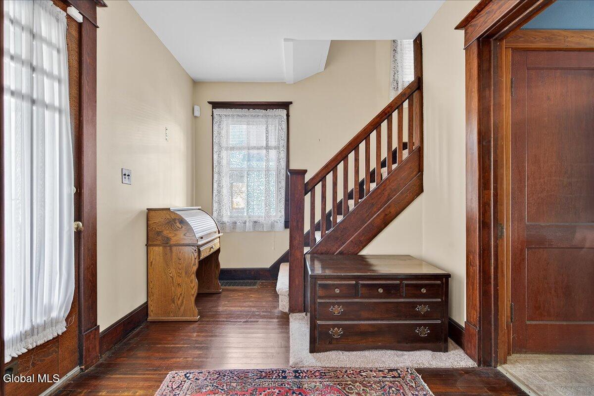 1060 Keyes Avenue Schenectady, NY 12309 - Photo 5 of 31 27-1060 KEYES-9