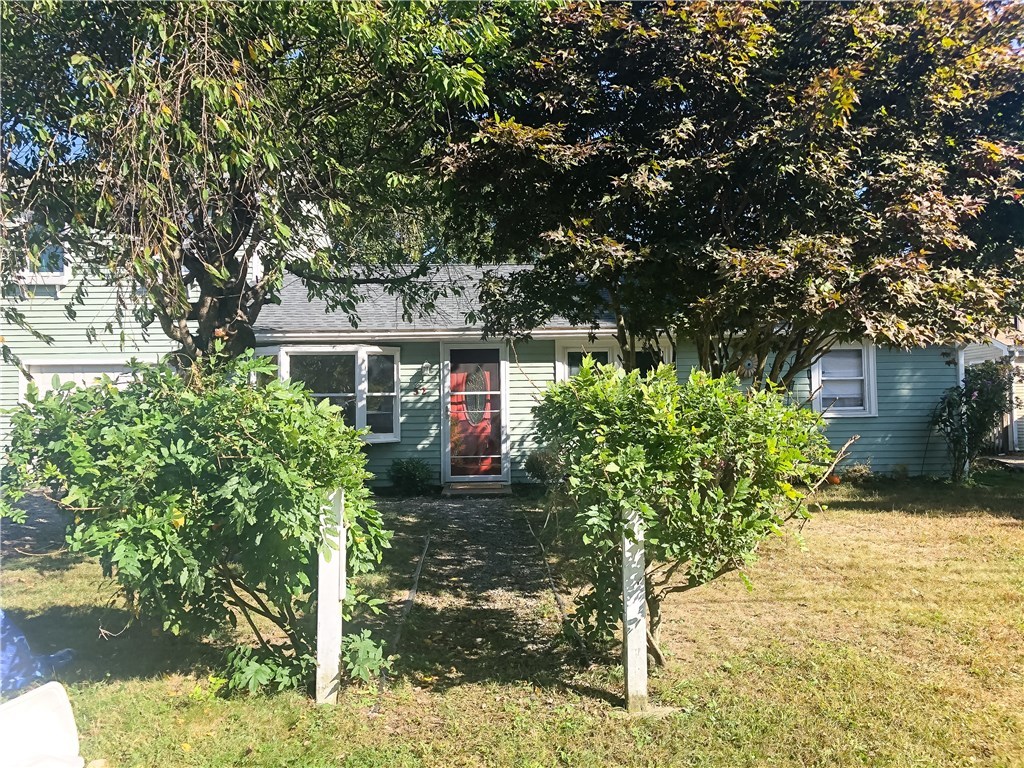 32 Primrose Road Bristol, RI 02809 - Photo 3 of 25