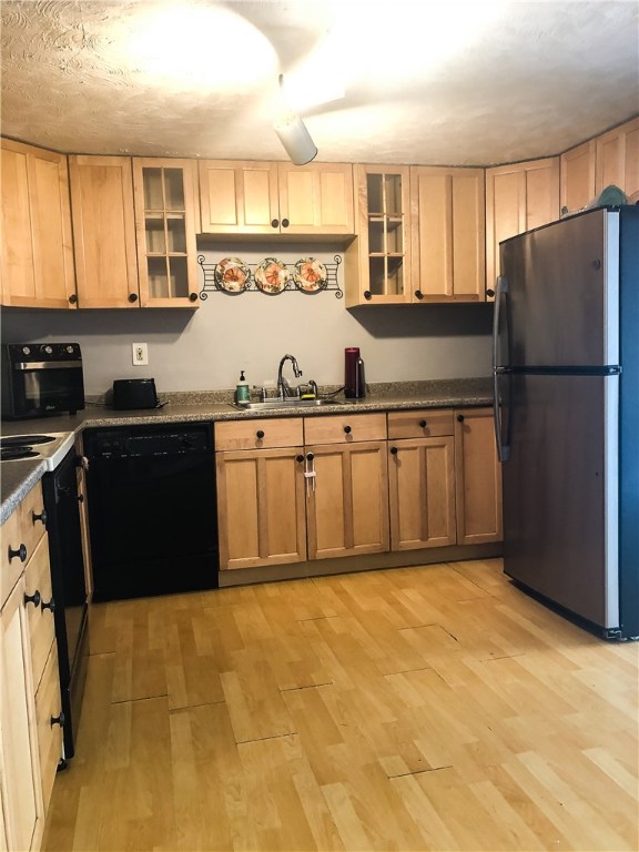 32 Primrose Road Bristol, RI 02809 - Photo 7 of 25