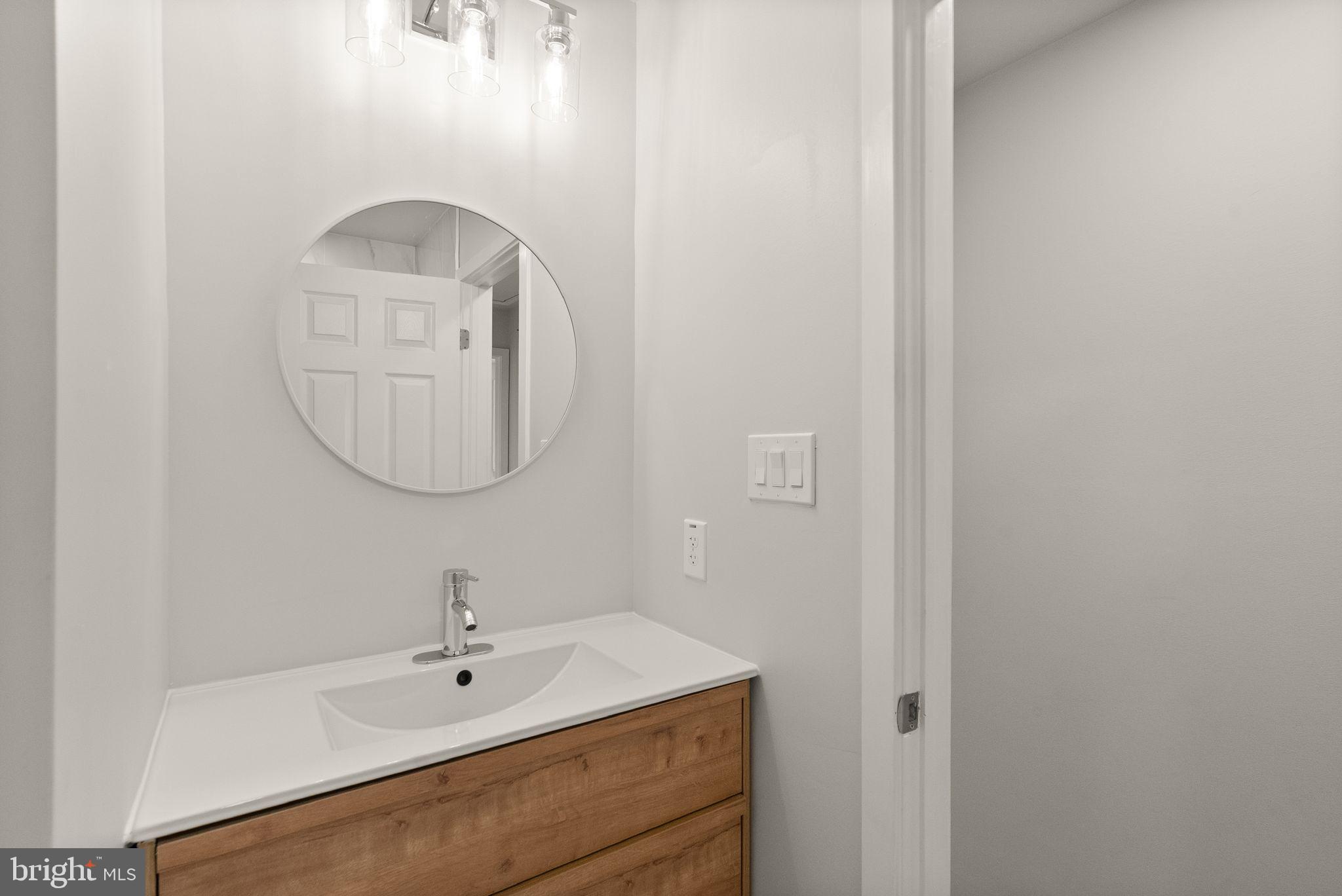 5803 Hanover Avenue Springfield, VA 22150 - Photo 29 of 59 Full bath in hallway