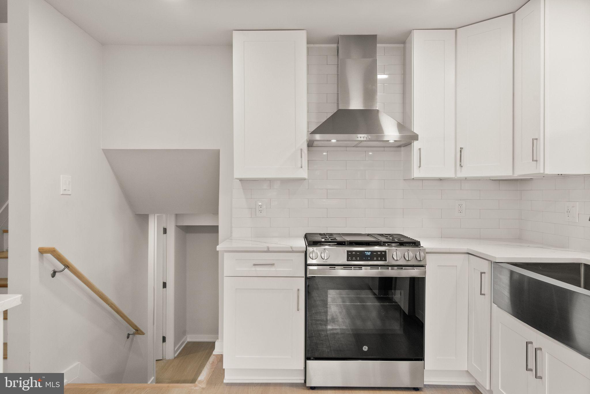 5803 Hanover Avenue Springfield, VA 22150 - Photo 10 of 59 Brand new cabinets and quartz countertops