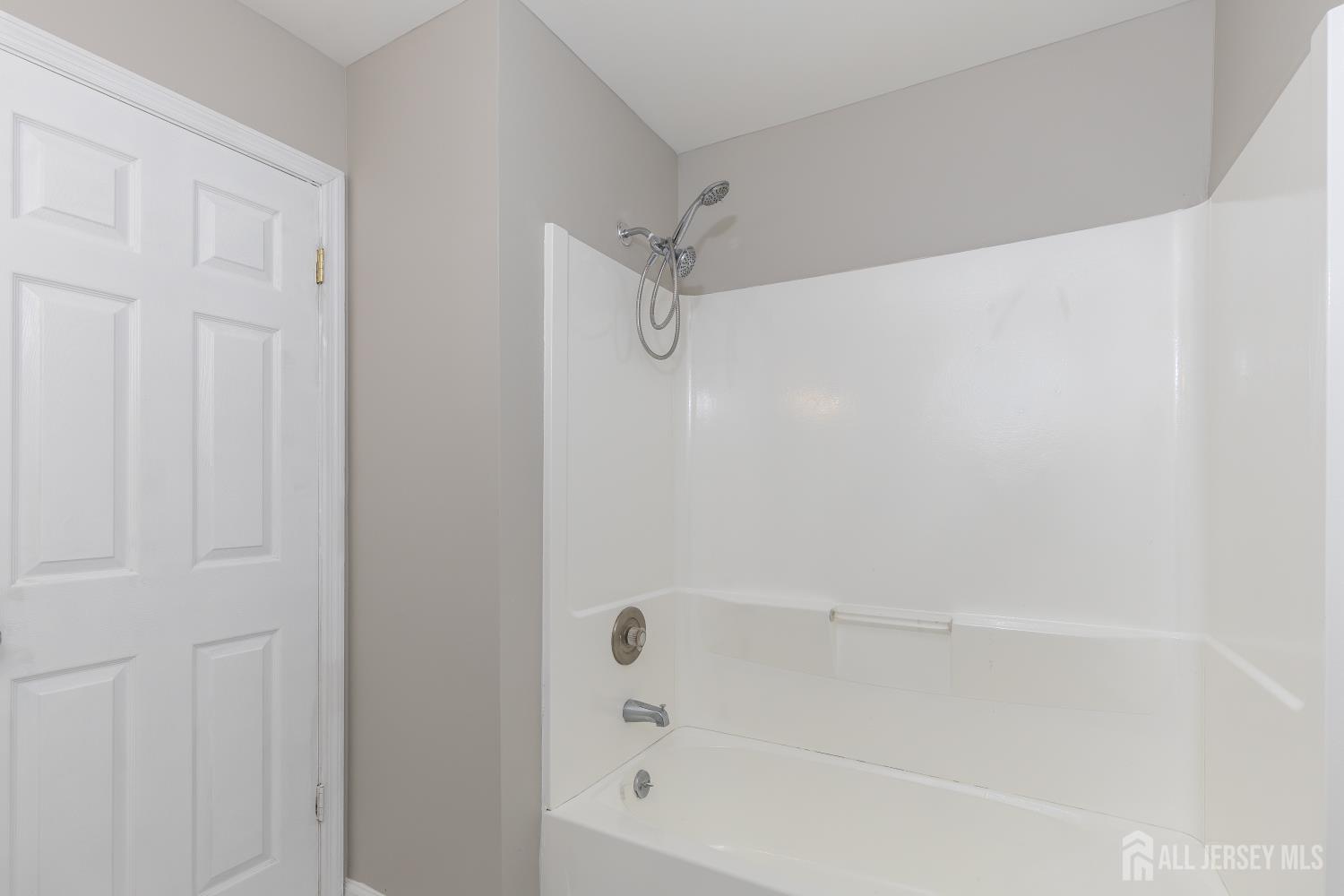 2301 Bayhead Drive Parlin, NJ 08859 - Photo 15 of 18