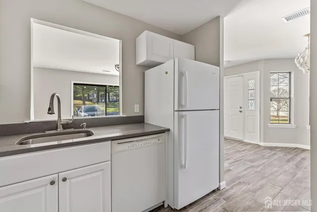 $2,595 | 2301 Bayhead Drive, Parlin, NJ 08859