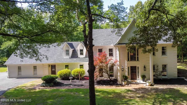 $699,000 | 5805 South Manor Cove, Olive Branch, MS 38654