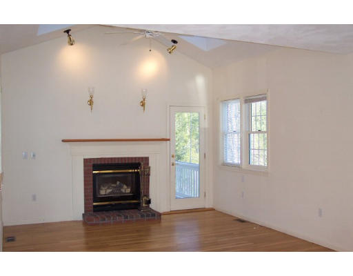 2 Wells Fargo Road Chelmsford, MA 01824 - Photo 4 of 8