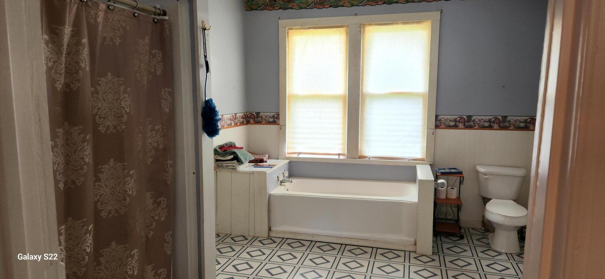 8321 Jackson River Road Hot Springs, VA 24445 - Photo 19 of 21 Full Bathroom