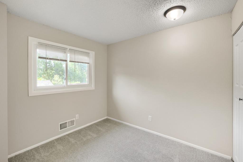 5918 Cahill Avenue Inver Grove Heights, MN 55076 - Photo 14 of 28
