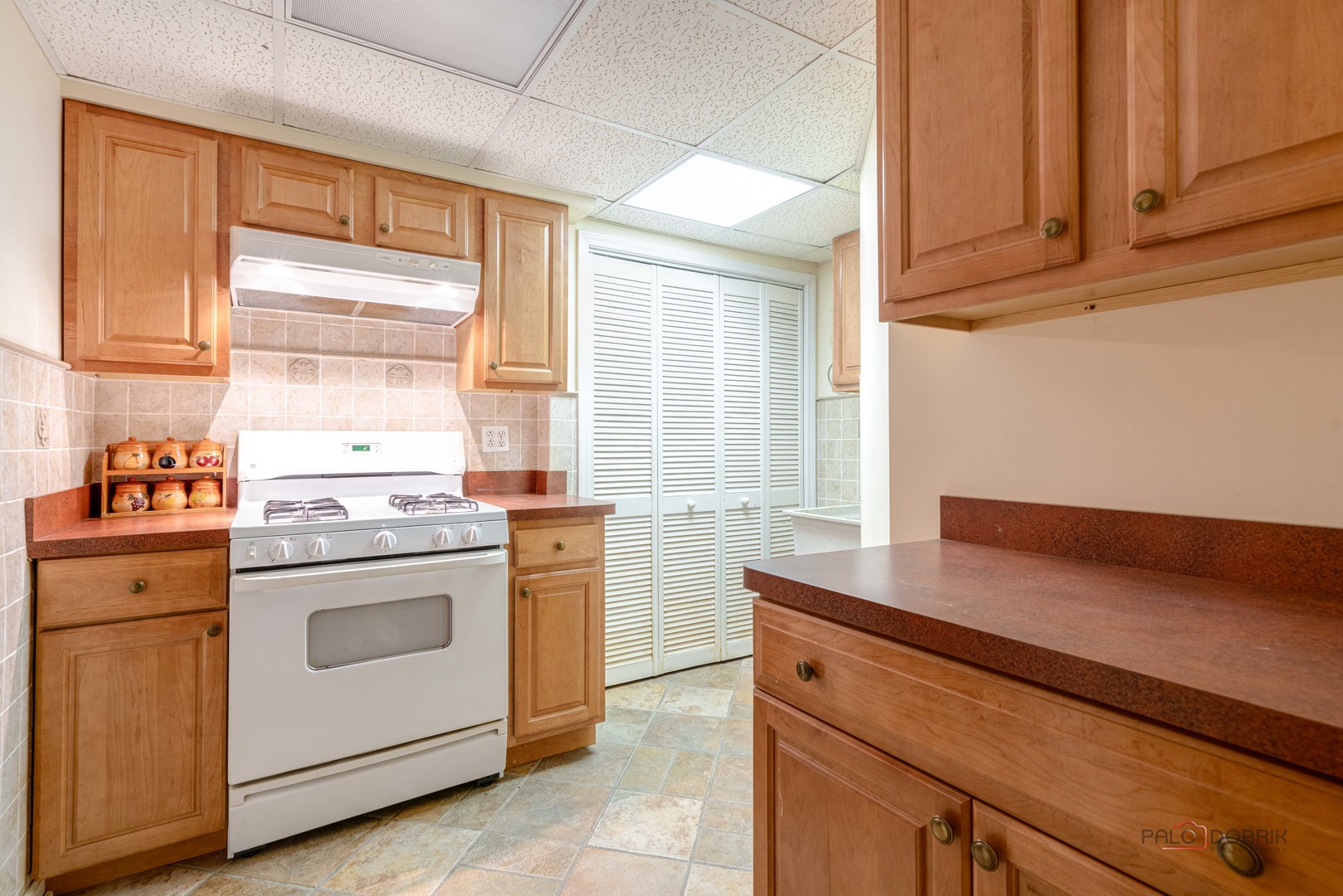 357 Roberts Road Inverness, IL 60010 - Photo 34 of 50 a stove top oven sitting inside of a kitchen