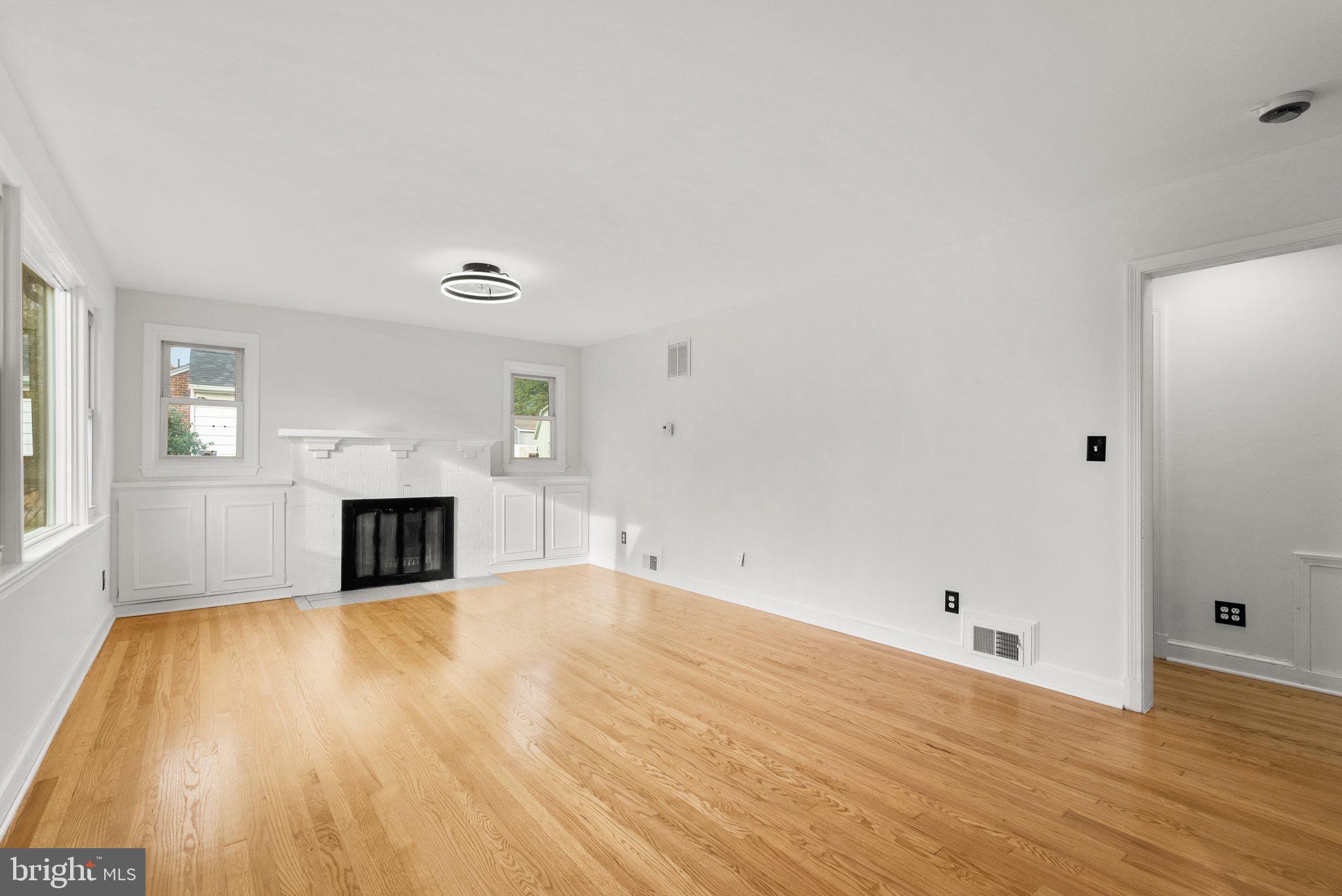 23401 Woodfield Road Gaithersburg, MD 20882 - Photo 2 of 41 Gallery Image 2