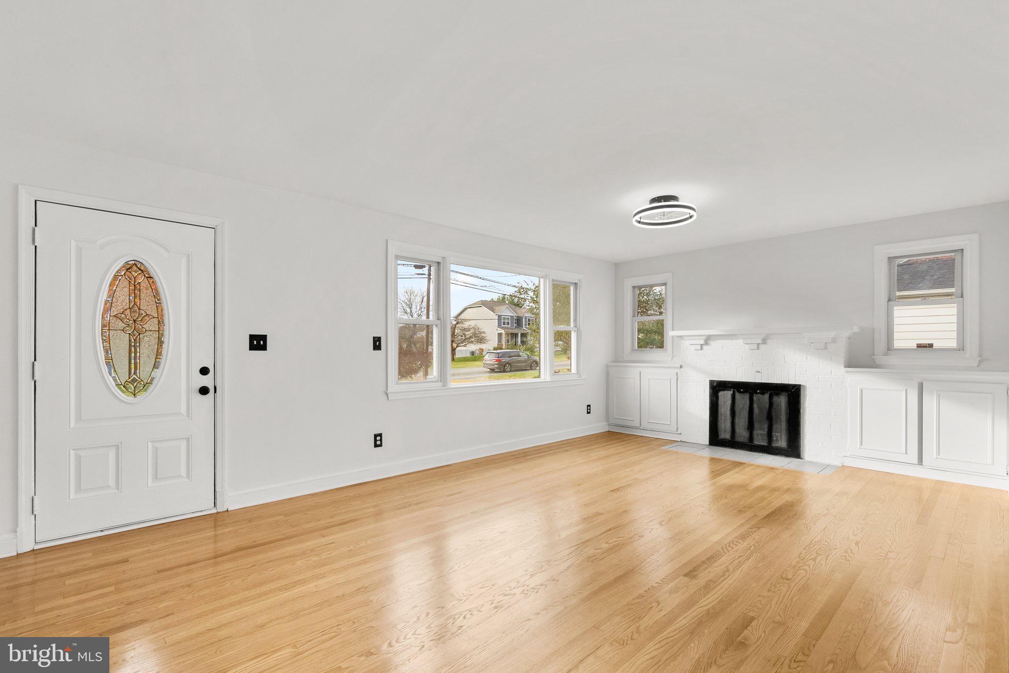 23401 Woodfield Road Gaithersburg, MD 20882 - Photo 5 of 41 Gallery Image 5