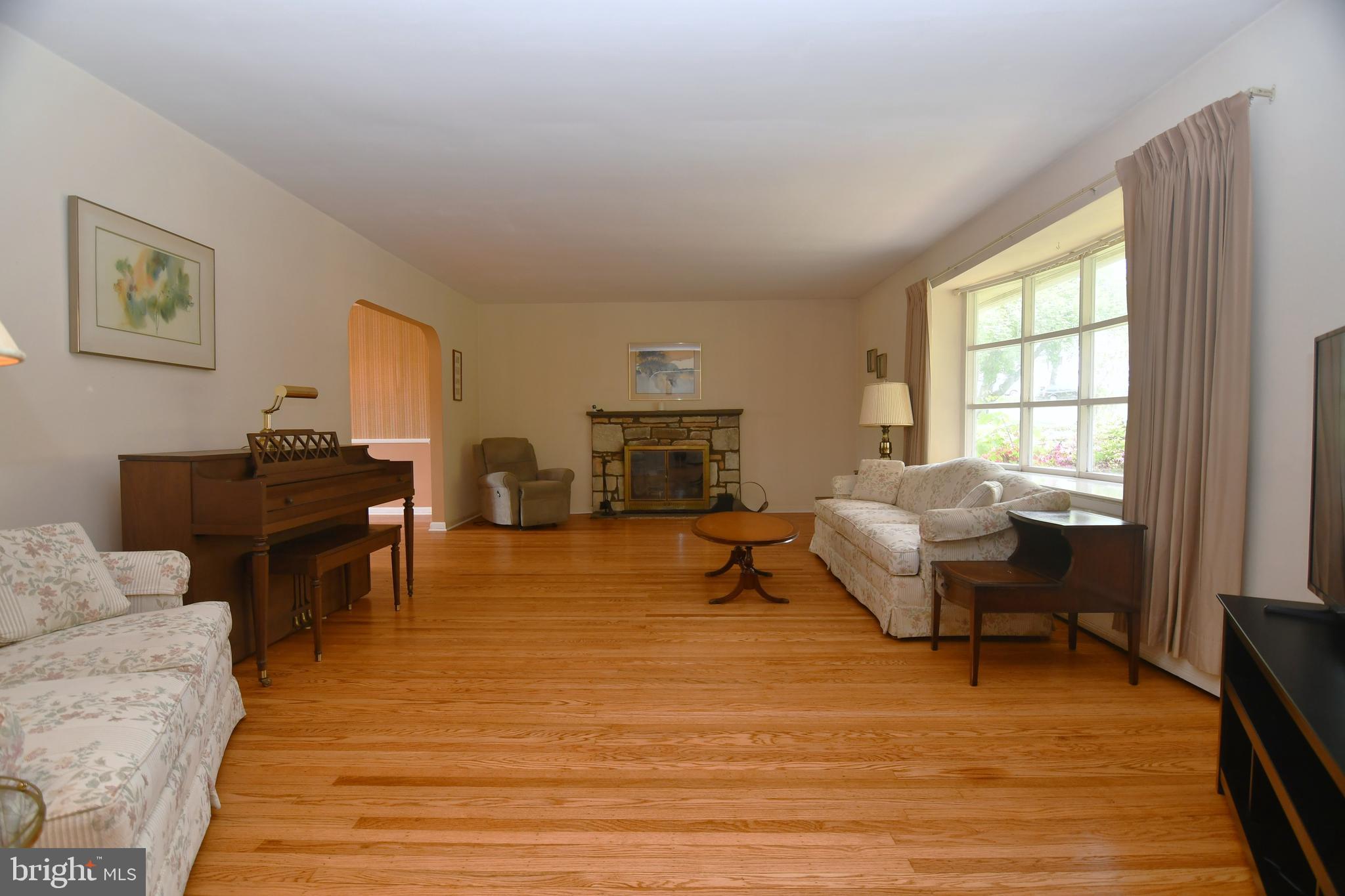 800 Bluebell Road Warminster, PA 18974 - Photo 4 of 31 Large Living Room w/ Fireplace & Hardwood Floors!