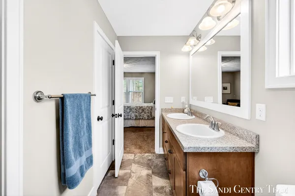 $464,900 | 17285 Richton Drive, Nunica, MI 49448