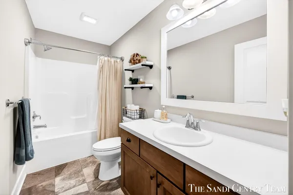 $464,900 | 17285 Richton Drive, Nunica, MI 49448