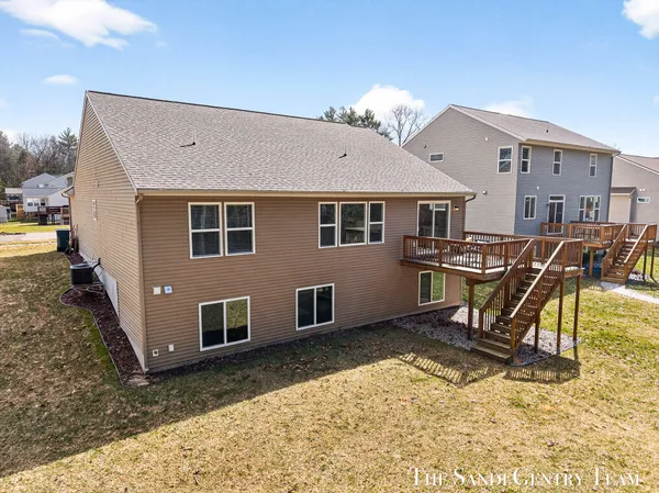 $464,900 | 17285 Richton Drive, Nunica, MI 49448