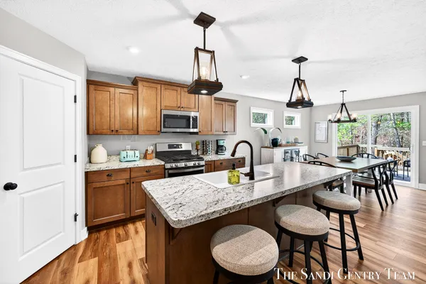 $464,900 | 17285 Richton Drive, Nunica, MI 49448