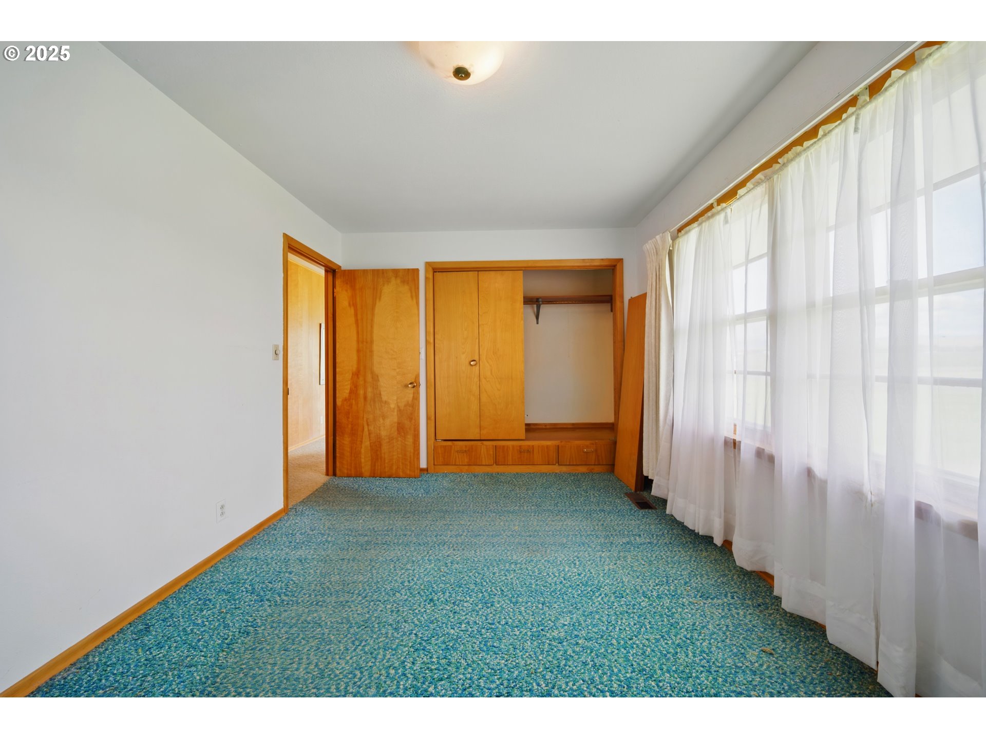 52357 Pleasant View Road Milton Freewater, OR 97862 - Photo 12 of 40 a view of an empty room with a window