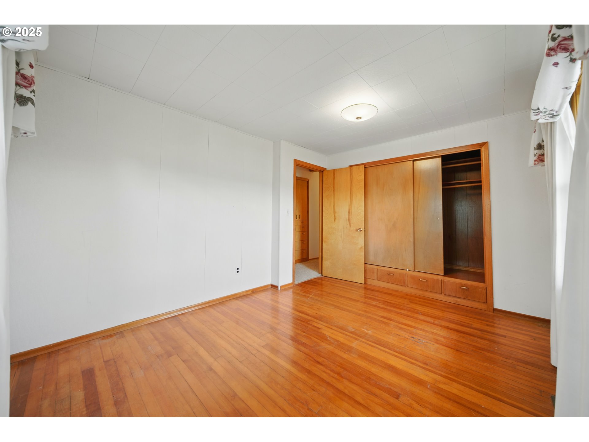 52357 Pleasant View Road Milton Freewater, OR 97862 - Photo 16 of 40 a view of an empty room with wooden floor