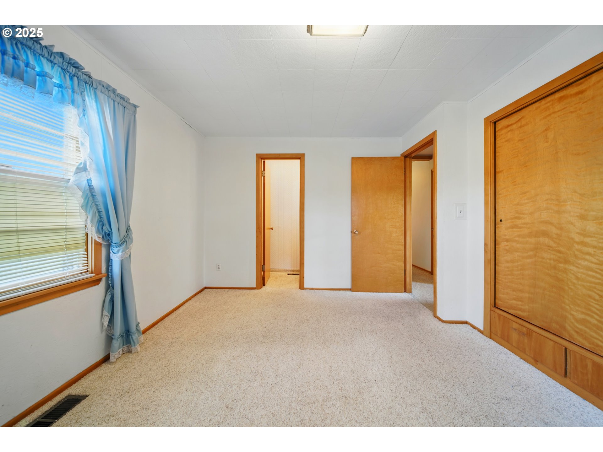 52357 Pleasant View Road Milton Freewater, OR 97862 - Photo 18 of 40 a view of an empty room with a window