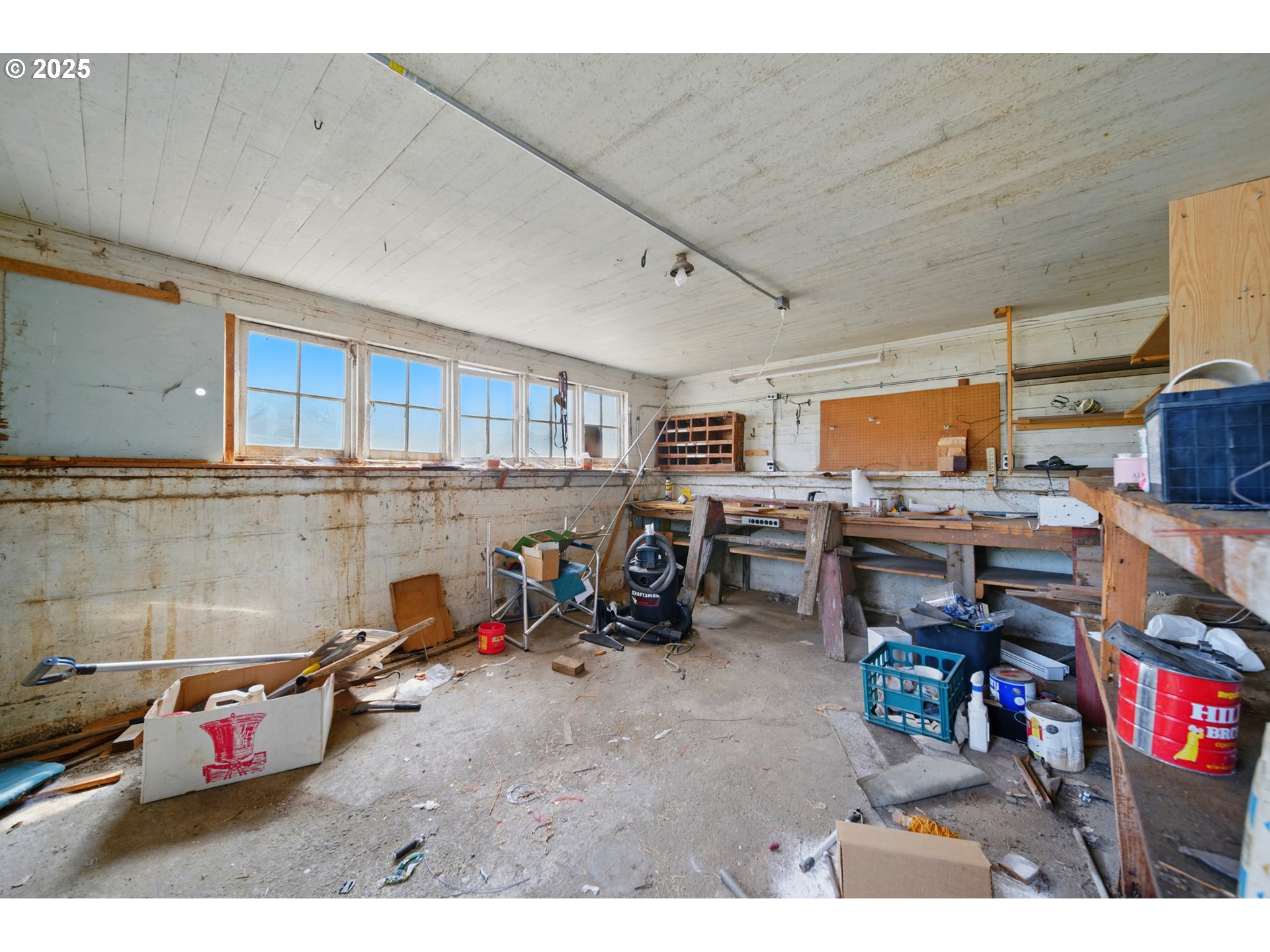 52357 Pleasant View Road Milton Freewater, OR 97862 - Photo 26 of 40 a storage room with washer and dryer
